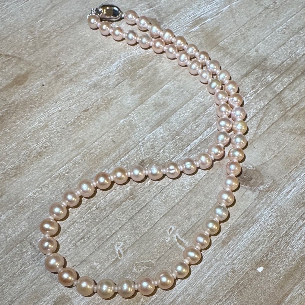 Elegant genuine Pearl Necklace